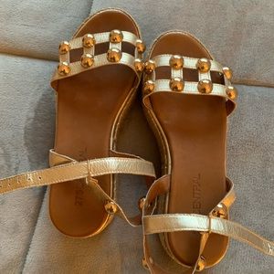 Size 8 gold sandals